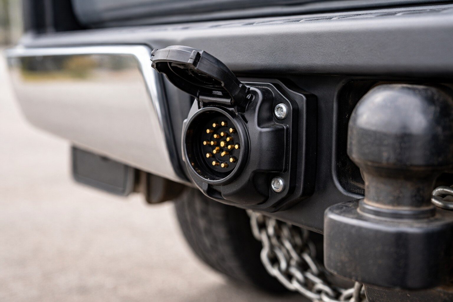 13 pin trailer socket close up