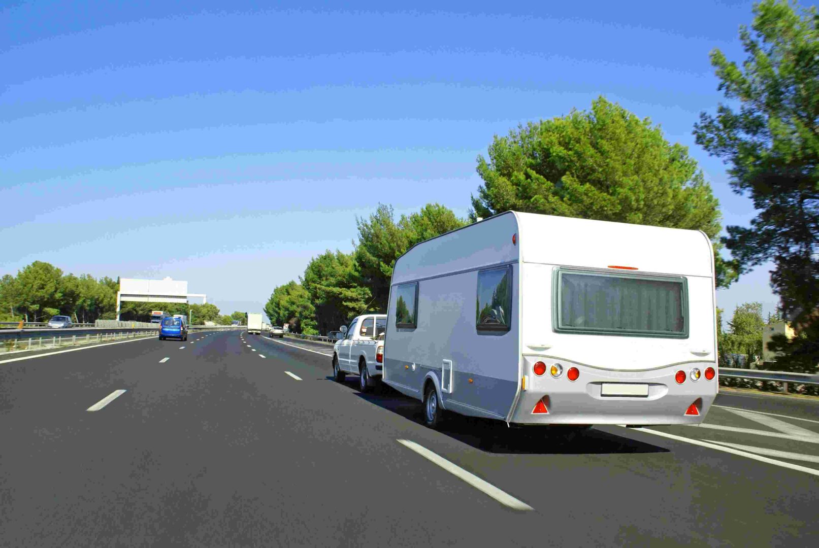 Caravan,towed,on,highway,during,a,departure,on,vacation